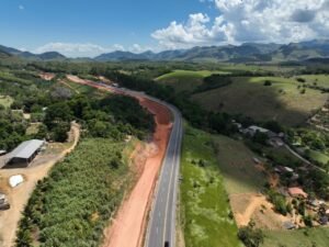 Trecho da BR-101 no ES será totalmente interditado para desmonte de rochas