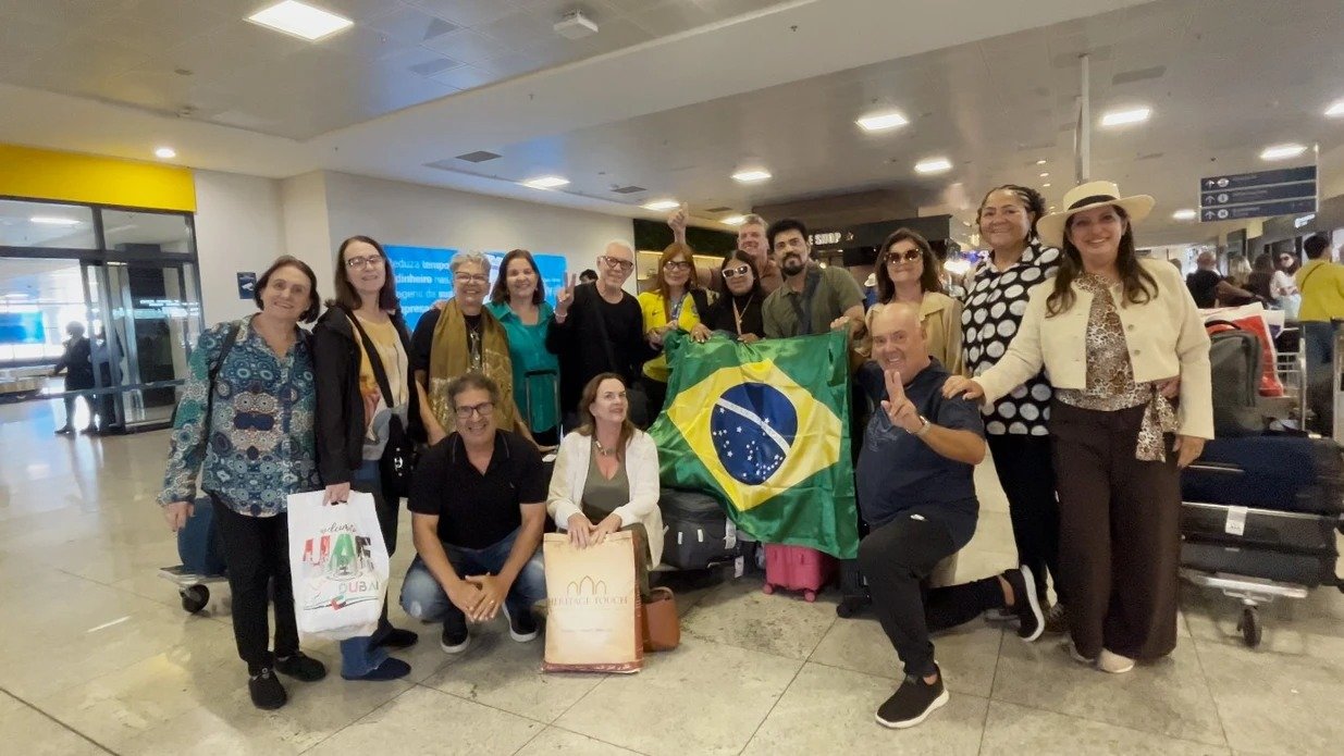 Grupo chega ao ES após uma semana retidos em navio de cruzeiro em Dubai devido a ataques