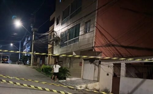 Prédio de três andares é interditado por risco de desabamento em Vila Velha