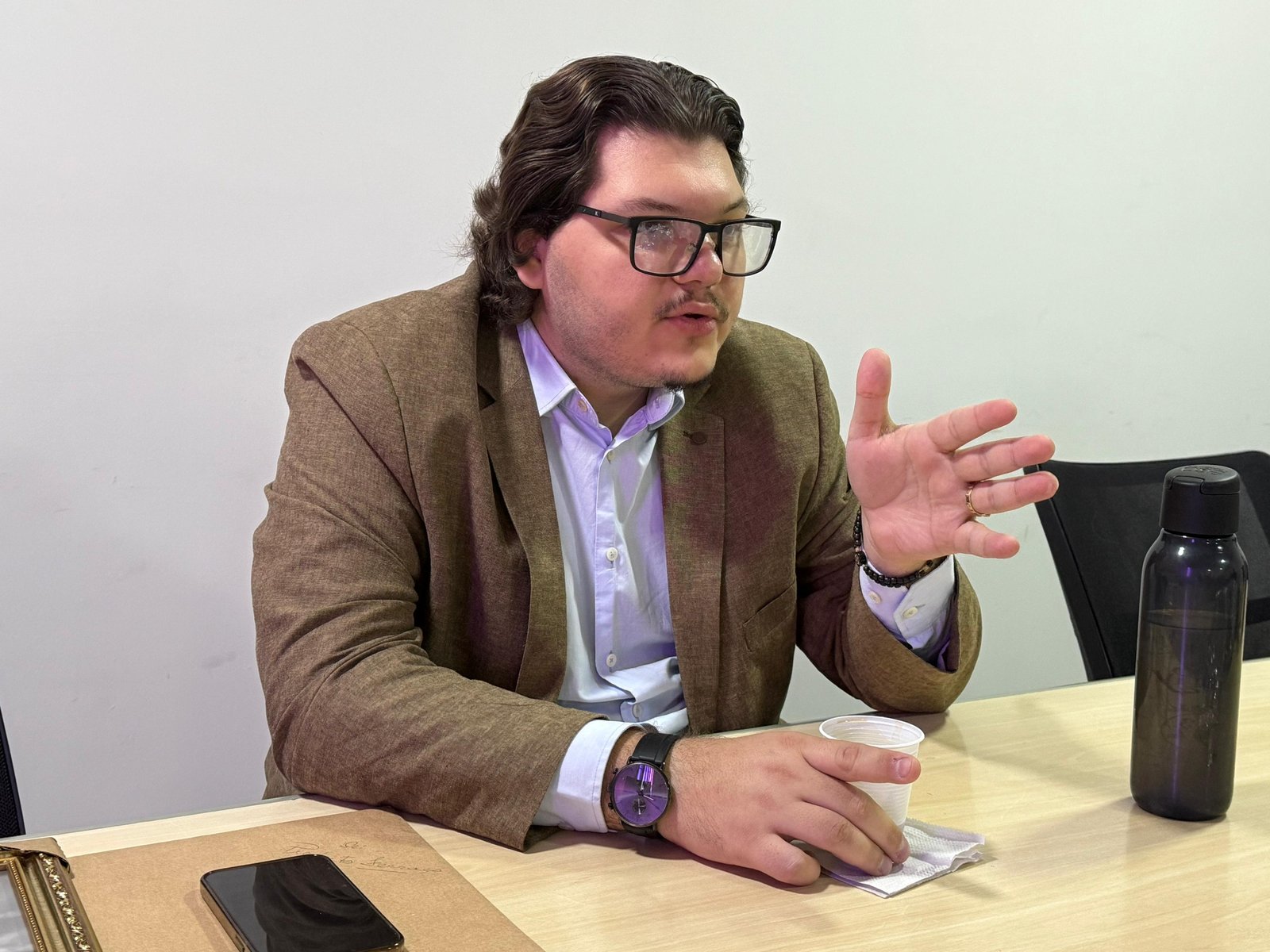 Vice de Cachoeiro deixa secretaria para poder disputar eleição