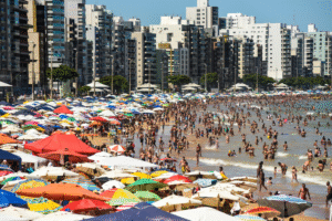 Pesquisa aponta alta satisfação e presença de turistas de todo o Brasil no ES durante o Verão