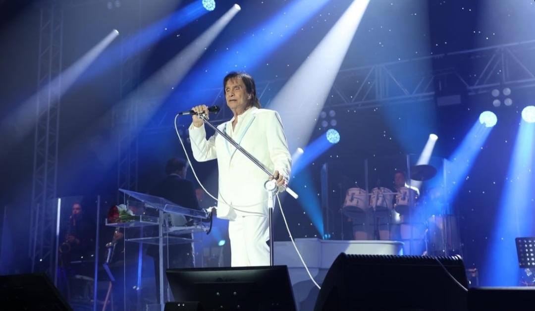 Noite de emoção com show de Roberto Carlos no dia do aniversário do cantor