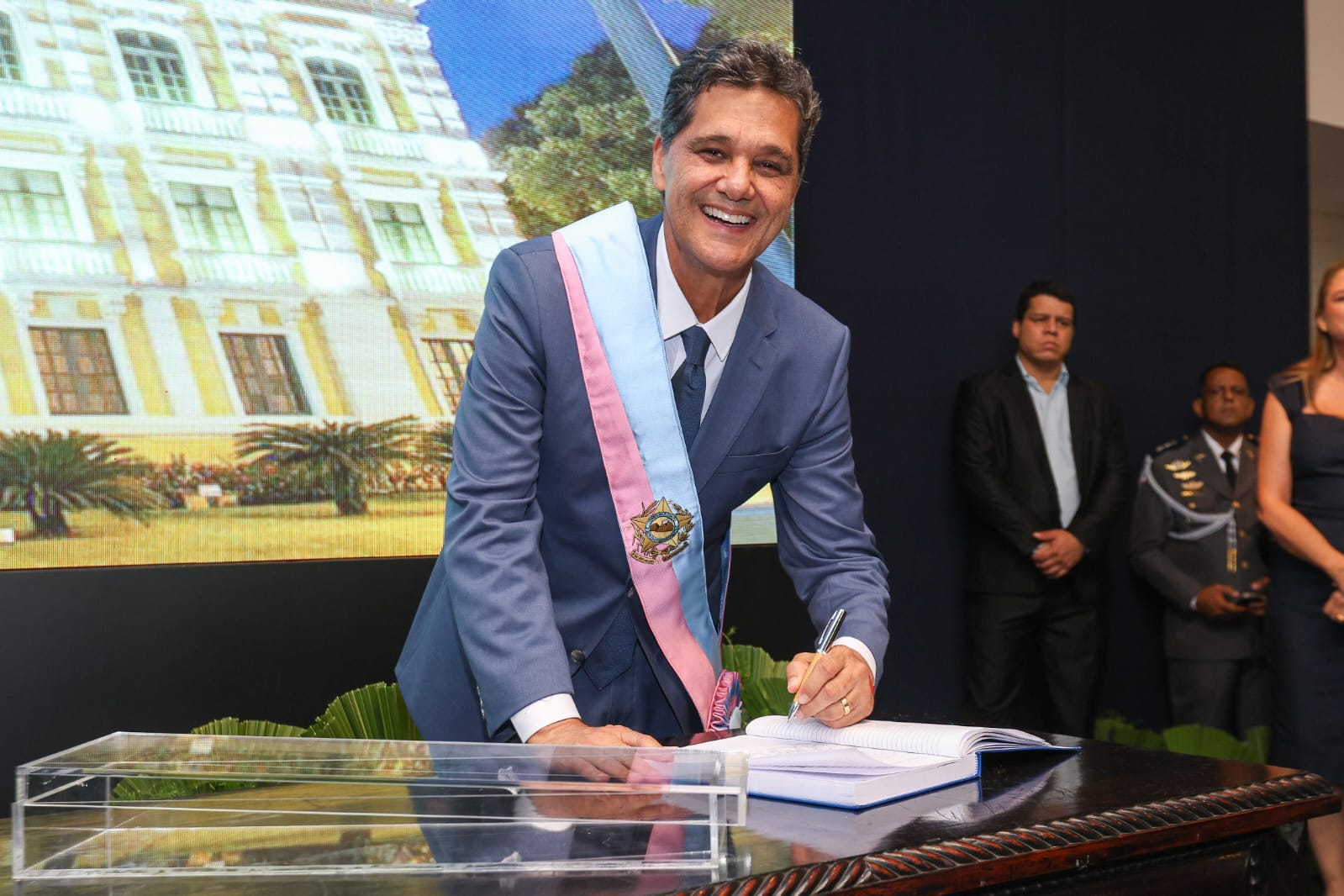 Ricardo Ferraço toma posse como governador do ES e já cumpre primeira agenda