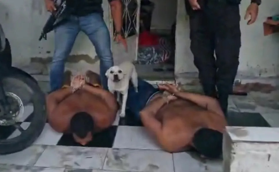 Foragidos por roubos de cargas em rodovias do ES são presos em operação no RJ