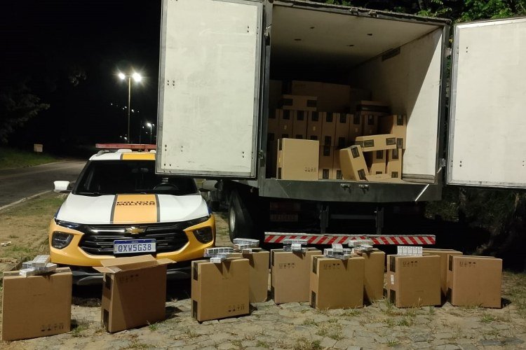 Carga ilegal de cigarros avaliada em R$ 1 milhão é apreendida em MG e seria trazida para o ES