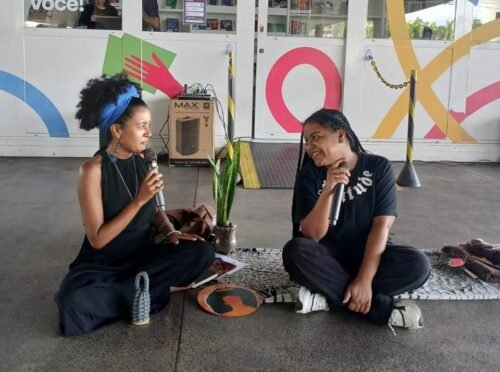 Biblioteca Transcol leva música, poesia e performances artísticas aos terminais