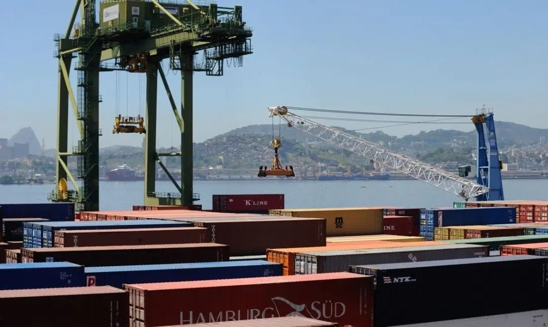 Tarifa adicional de 25% dos EUA ameaça exportações e preocupa indústria no ES