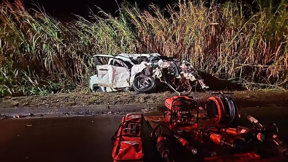 Acidente entre carreta e carros deixa dois mortos na BR-101 no Norte do ES
