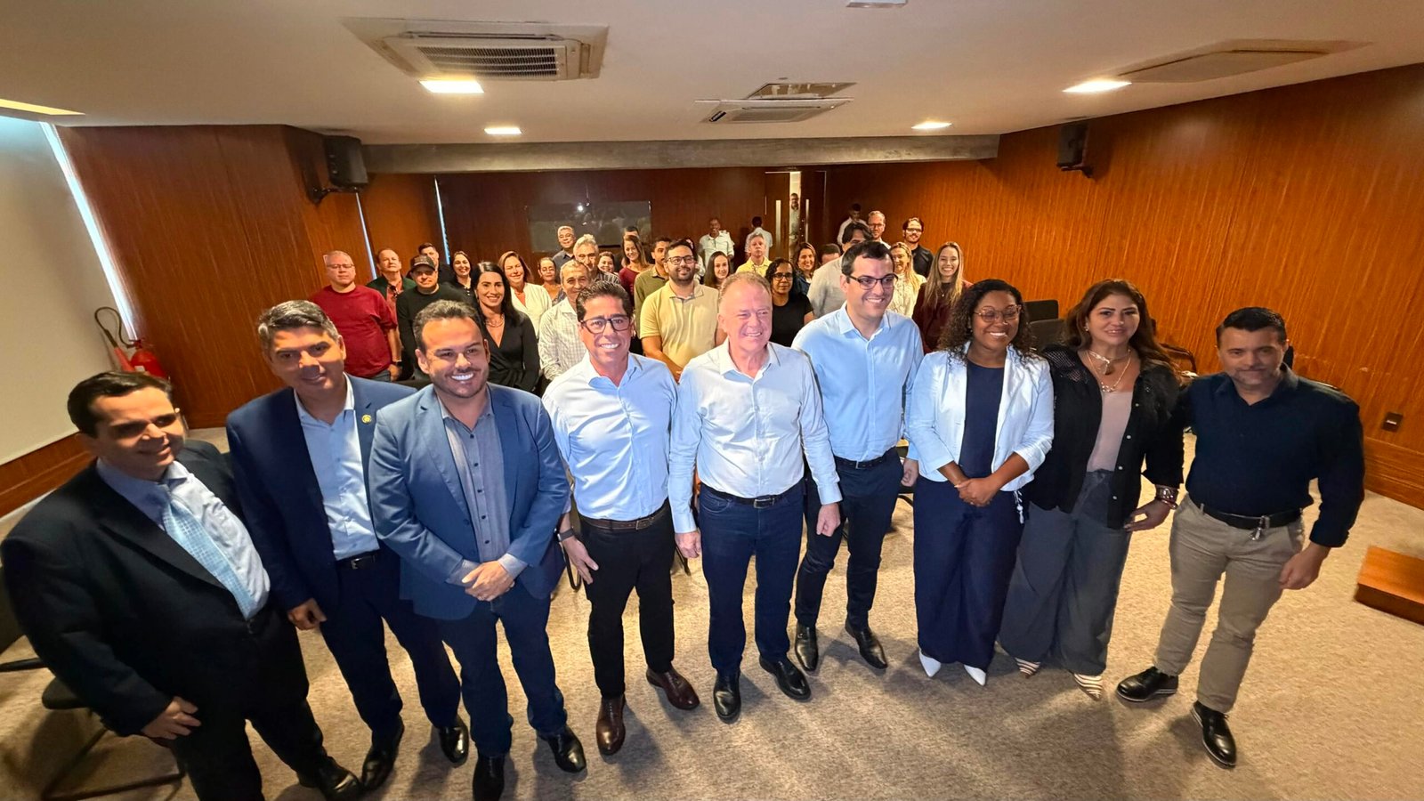 Marcelo Santos projeta bancada de até quatro deputados federais e oito estaduais pela federação