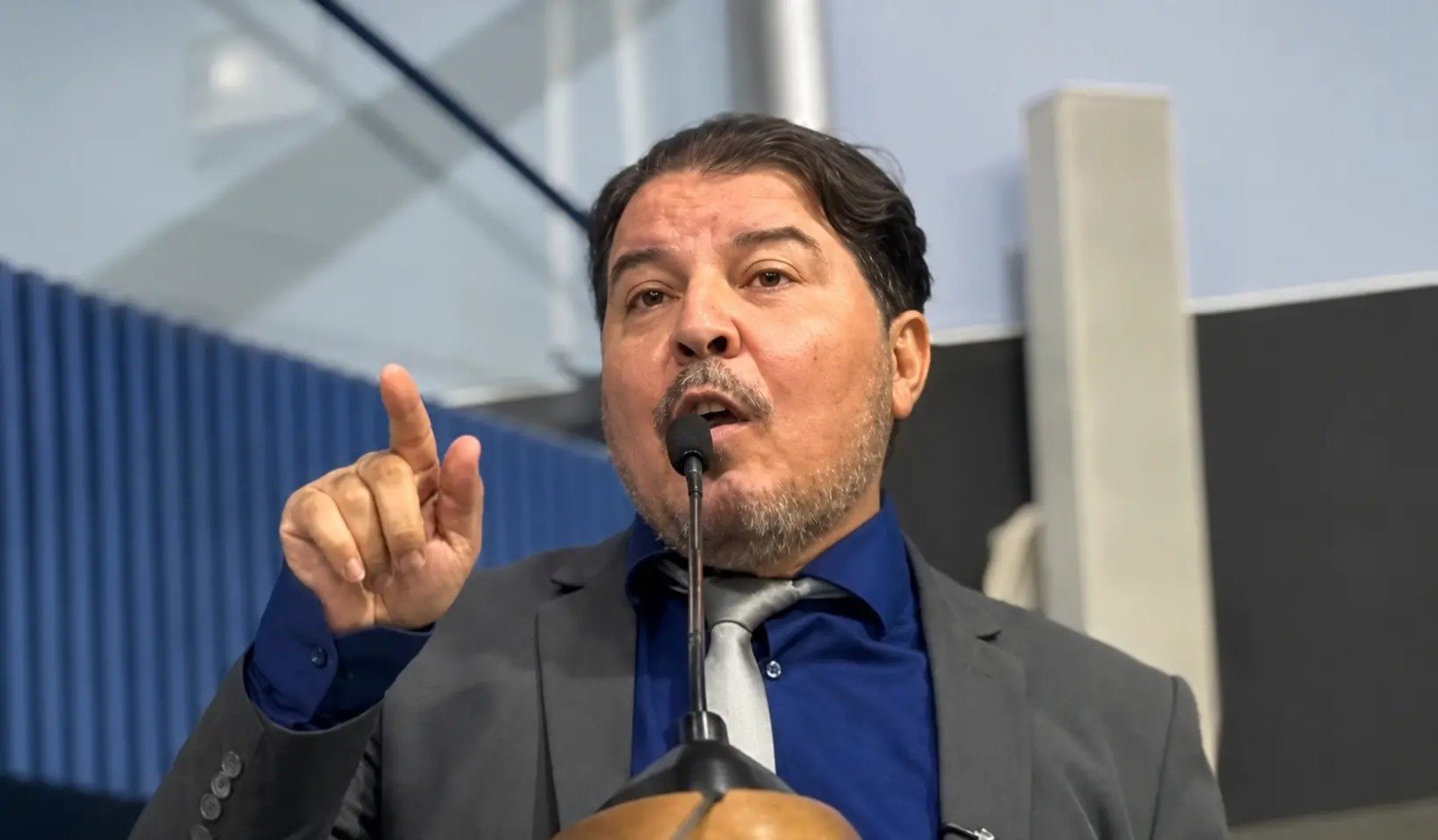 Câmara de Vitória detalha processo para cassar vereador condenado por estupro