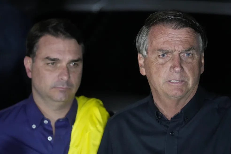 Moraes impede visitas de Flávio a Jair Bolsonaro até depois do primeiro turno das eleições