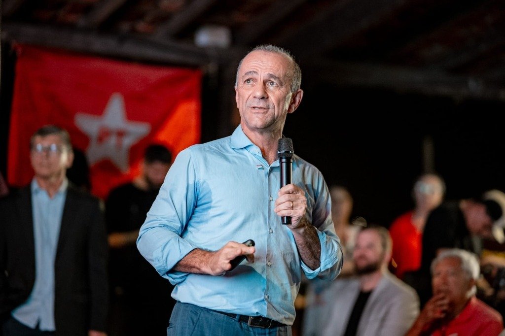 Helder Salomão apresenta plano de governo com 276 compromissos para o ES