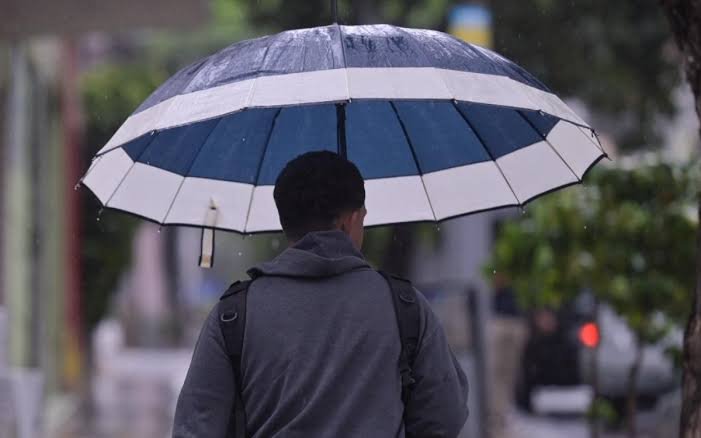 Alertas de tempestade e chuvas intensas vão até terça-feira no ES