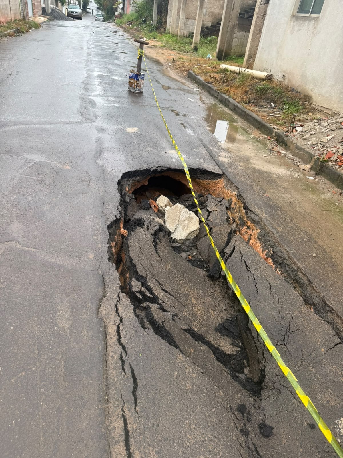 Prefeitura de Guarapari autua Cesan por execução de obra sem licença e danos à via pública