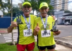 Aos 74 anos, gêmeos mantêm viva tradição de correr juntos na Dez Milhas Garoto