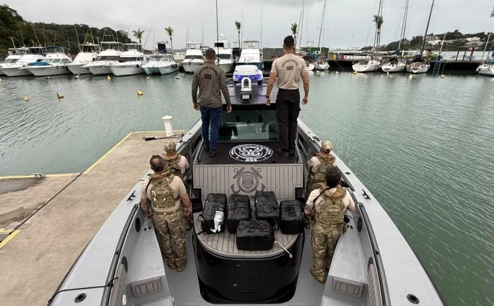 Polícia Federal apreende 140 kg de cocaína em casco de navio no ES