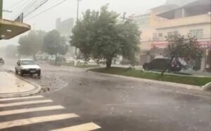 Chuva de granizo e ventania atinge cidade no Sul do ES