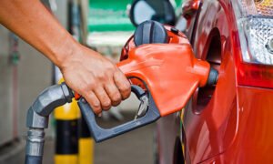 Imposto pago na gasolina será devolvido para taxistas e motoristas de app todo mês no ES