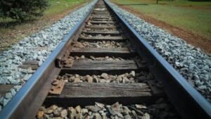 Ferrovia EF-118 terá edital em dezembro e leilão previsto para abril de 2027