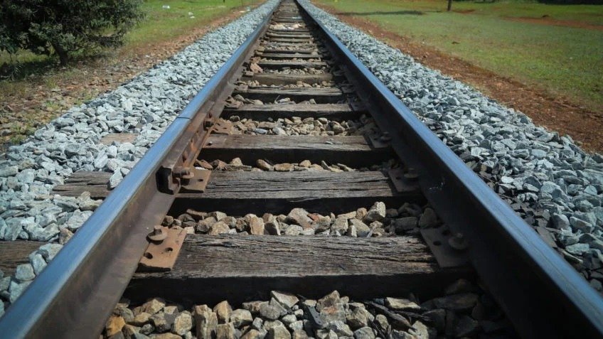 Ferrovia EF-118 terá edital em dezembro e leilão previsto para abril de 2027