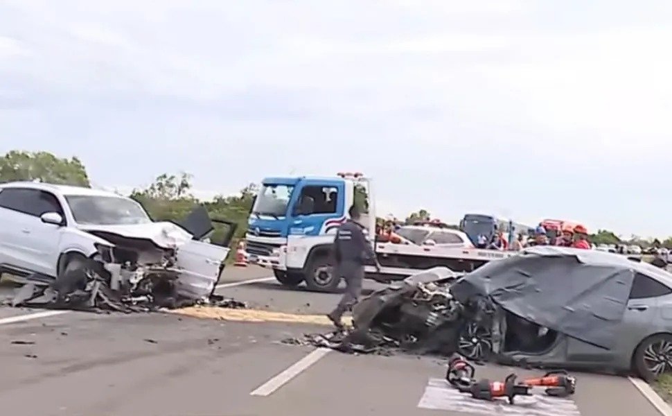 Acidente na Rodovia do Sol mata mãe, filha de 7 anos e motorista em Guarapari