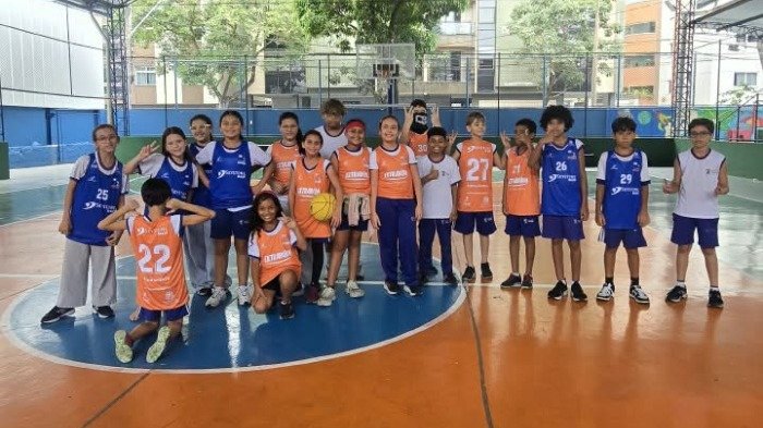 Nova escolinha de basquete amplia oportunidades para crianças e adolescentes no Tancredão